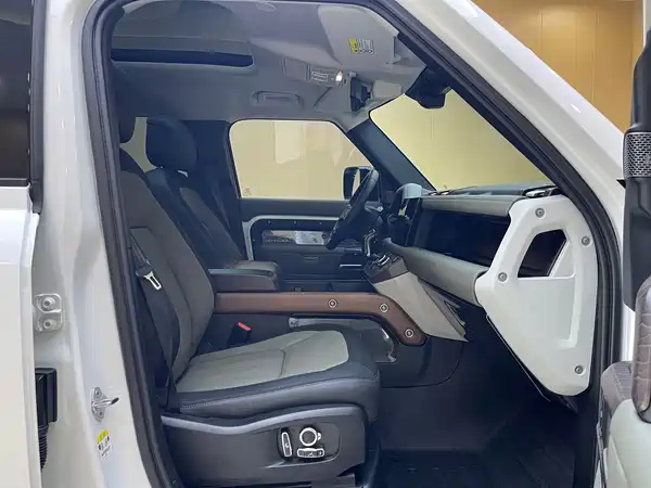 Land Rover Defender 2022