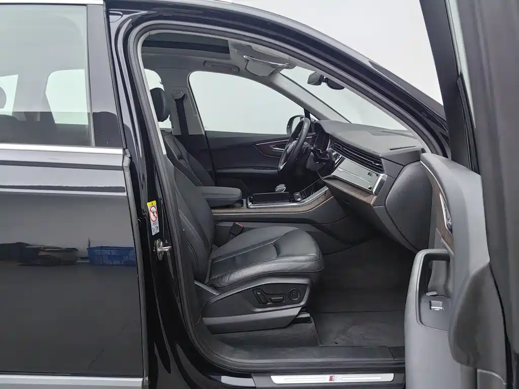 Audi Q7 2021 — фото 23