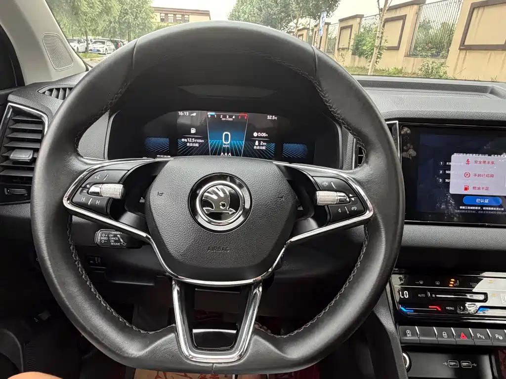 Skoda Karoq 2023 — фото 14