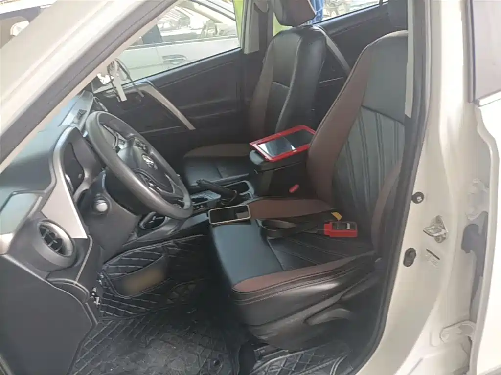 Toyota RAV4 2019 — фото 15