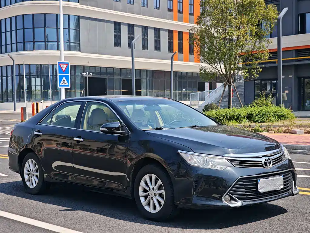 Toyota Camry 2017 — фото 3