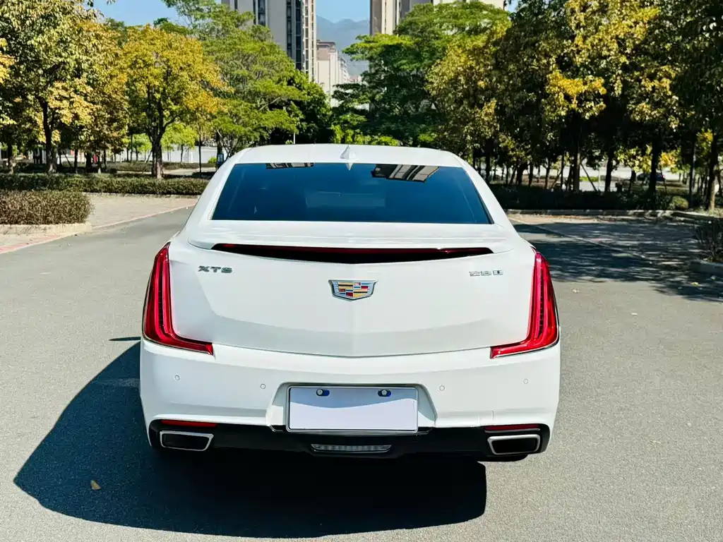 Cadillac XTS 2017 — фото 8