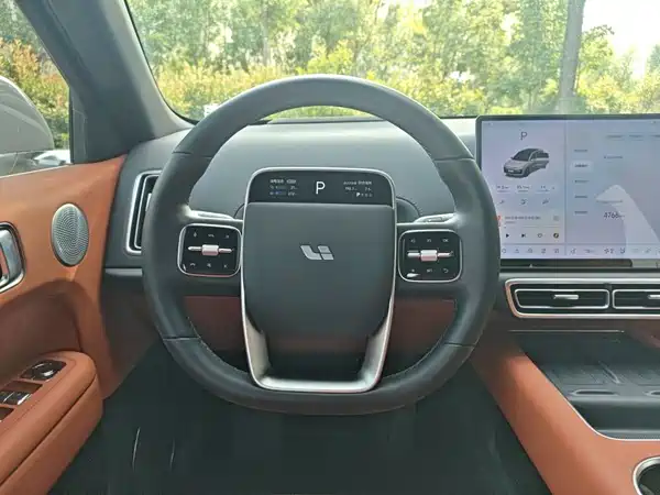 Li Auto L6 2025