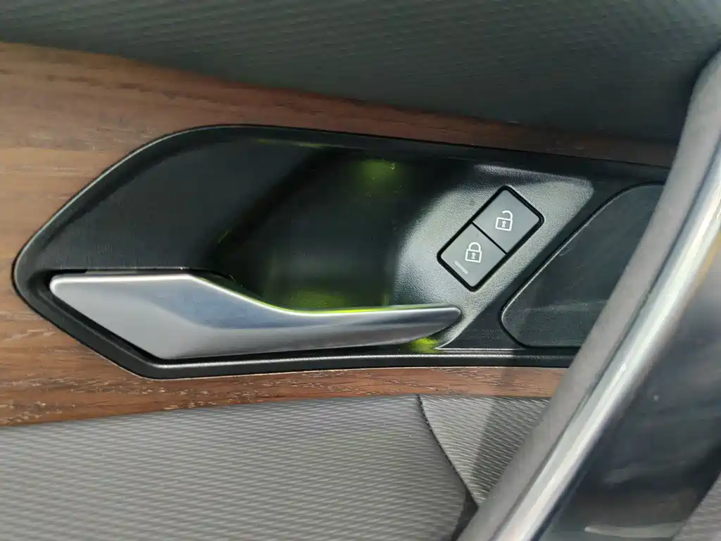 Land Rover Discovery Sport 2023 — фото 14
