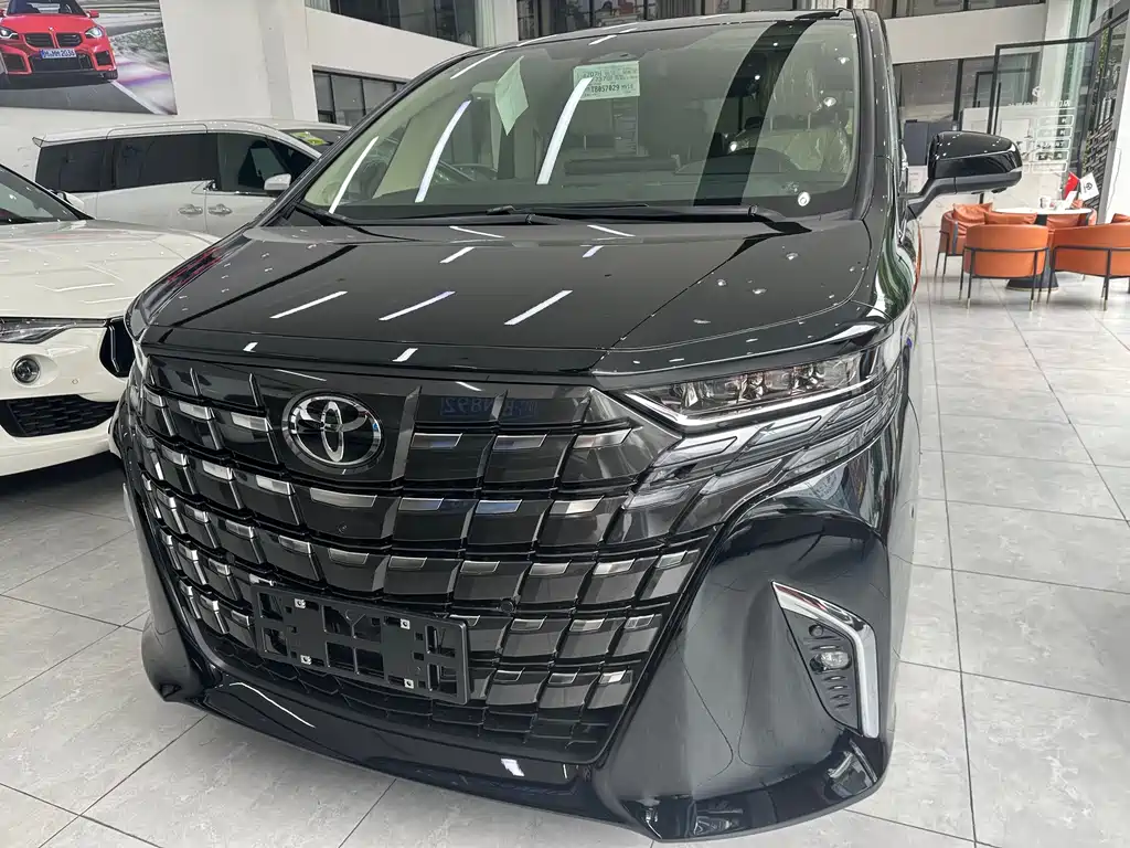 Toyota Alphard — фото 2