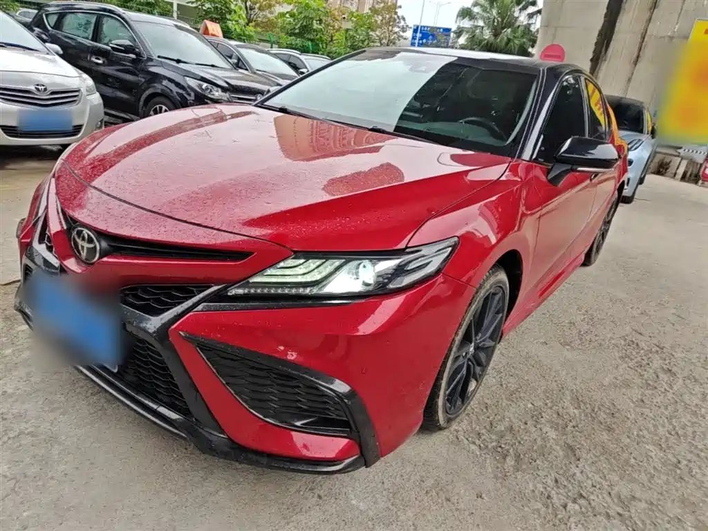 Toyota Camry 2022 — фото 2
