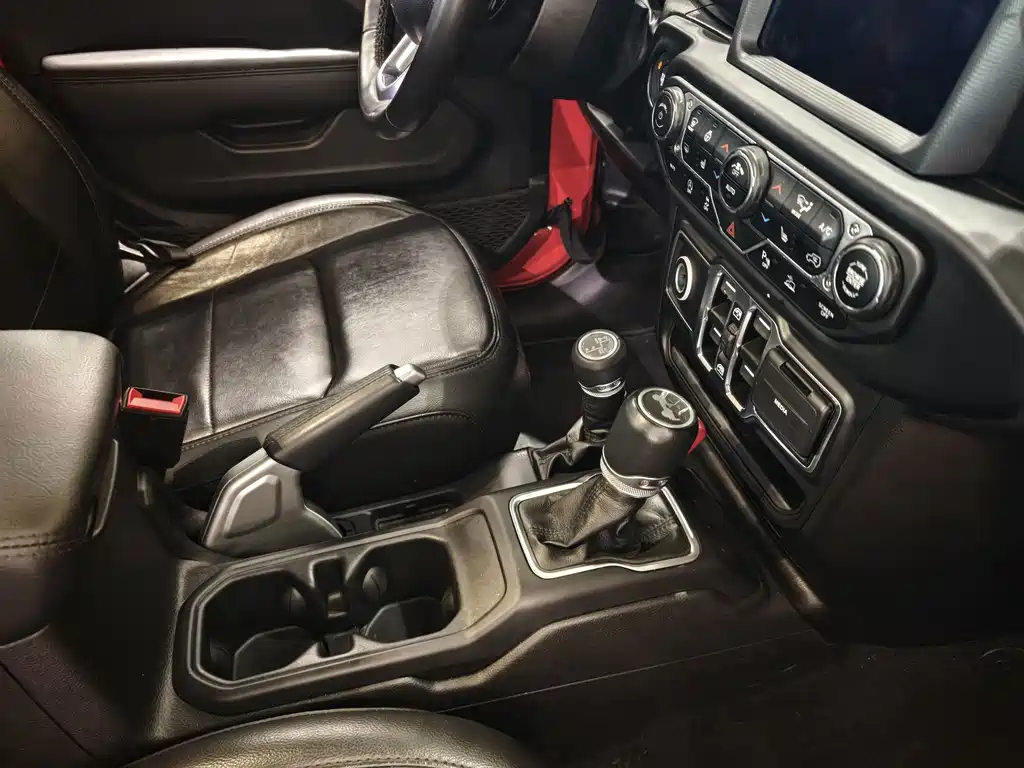 Jeep Wrangler 2024 — фото 15