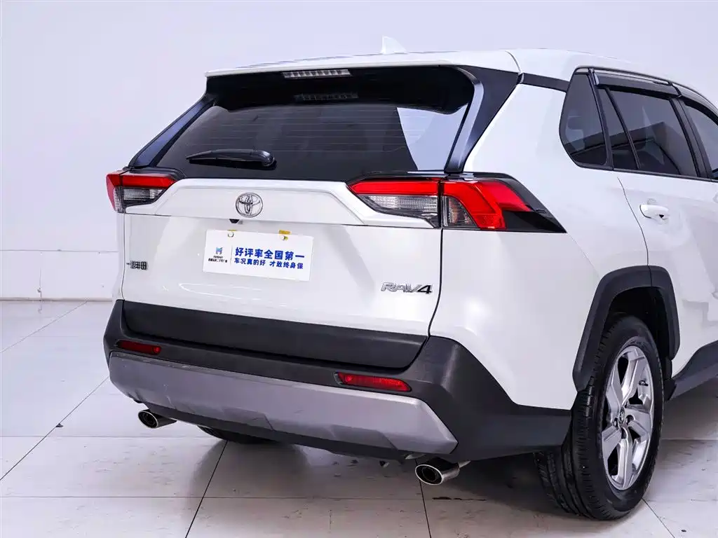 Toyota RAV4 2021 — фото 8