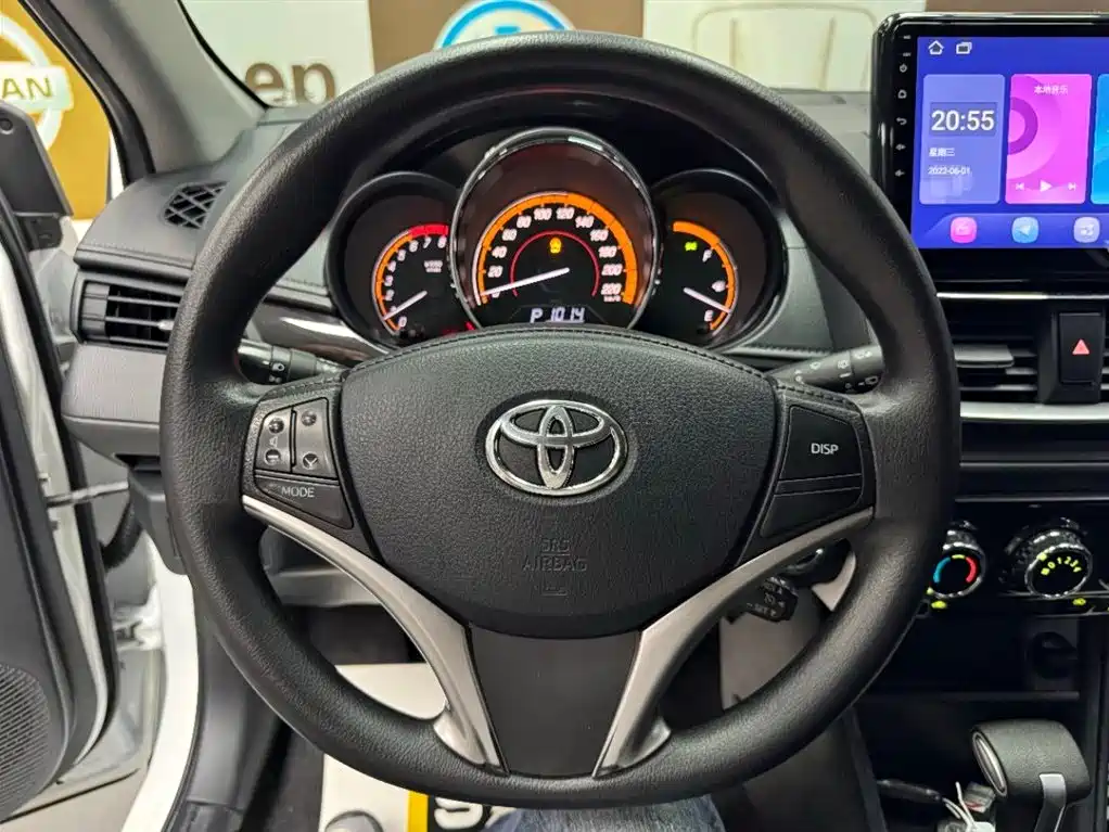 Toyota Yaris L 2023 — фото 10