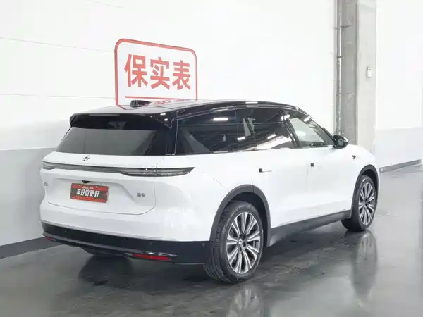 NIO ES8 2025