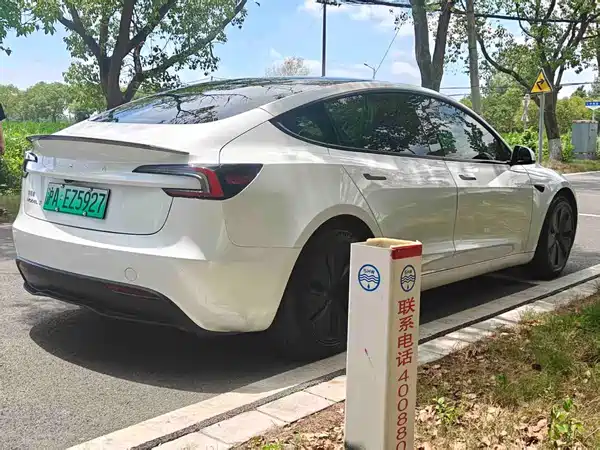 Tesla Model 3 2024