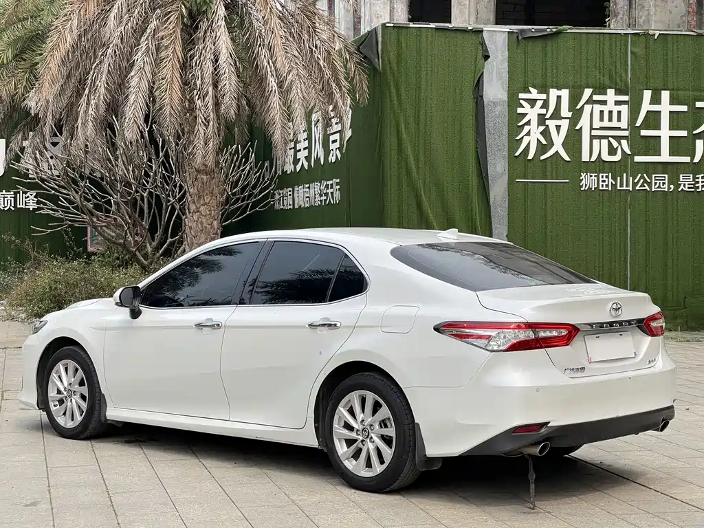 Toyota Camry 2022 — фото 6