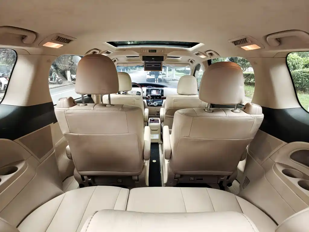 Toyota Previa 2018 — фото 12