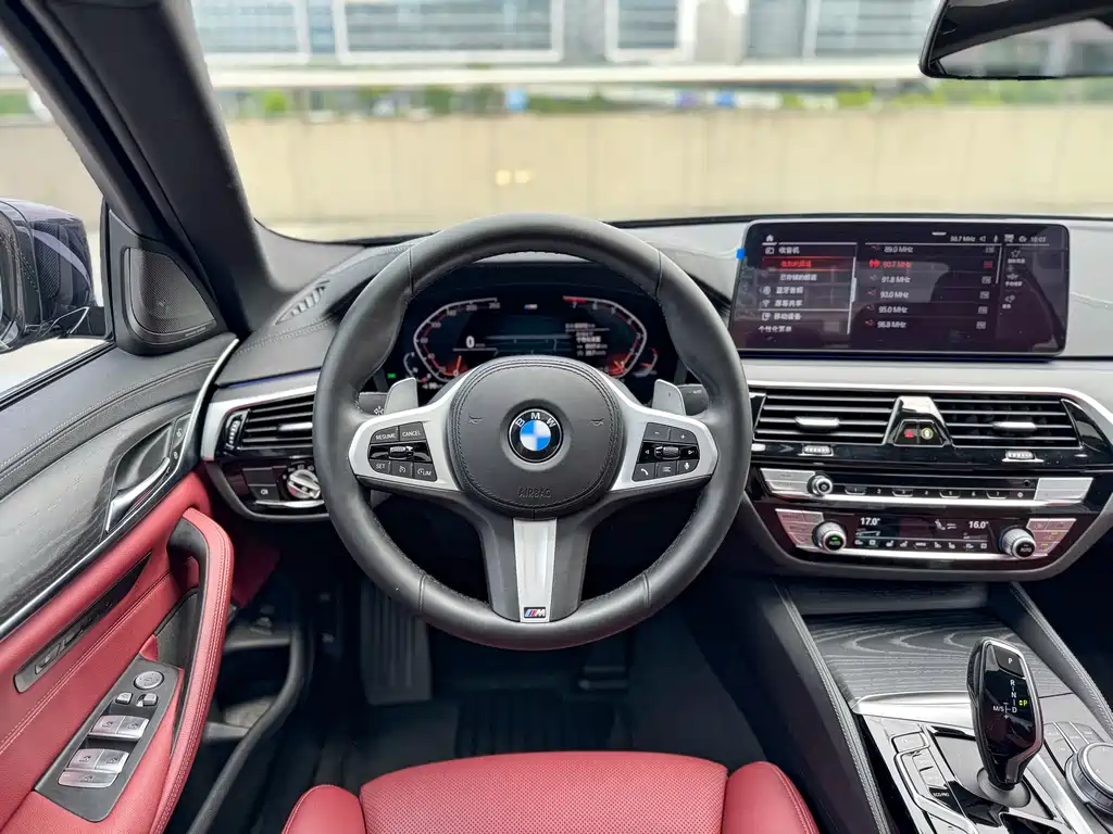 BMW 5 Series 2022 — фото 12