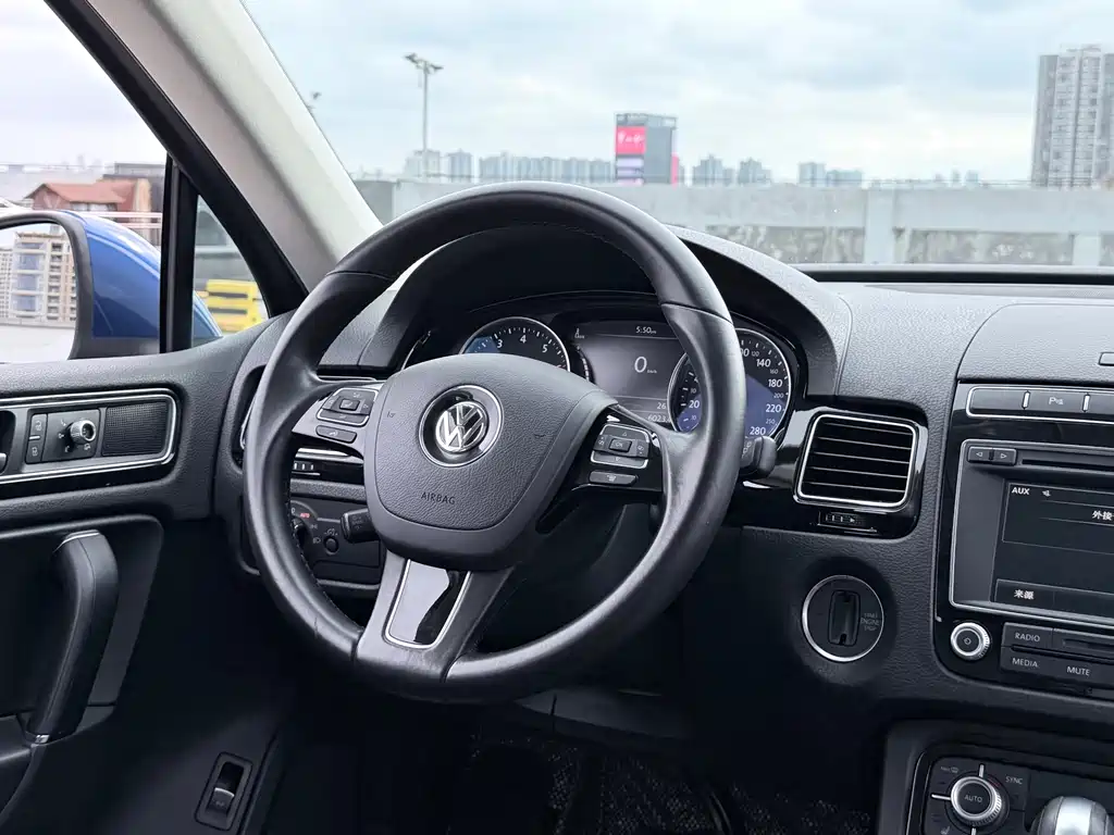 Volkswagen Touareg 2017 — фото 11