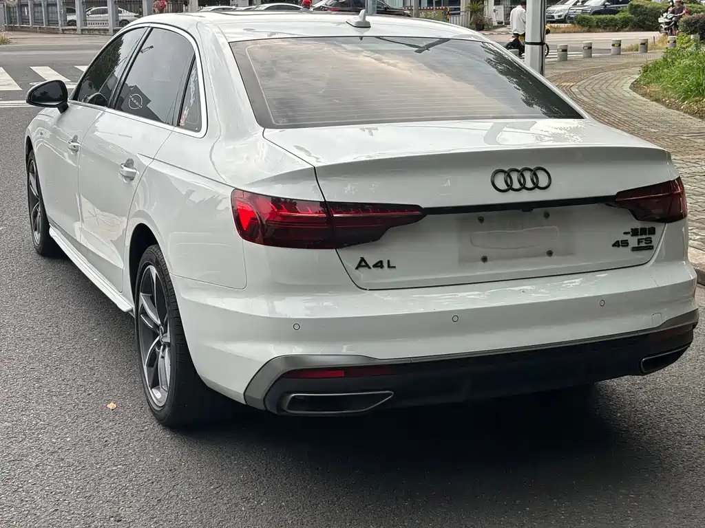 Audi A4L 2023 — фото 16