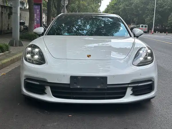 Porsche Panamera 2021