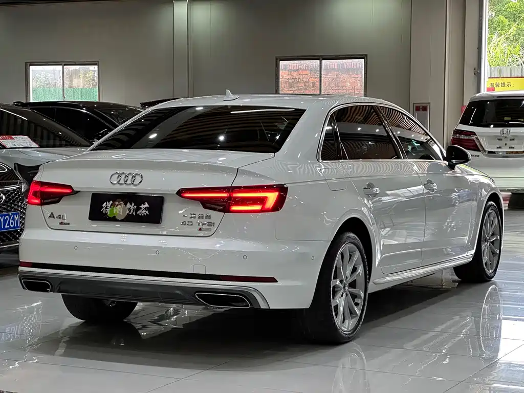 Audi A4L 2019 — фото 15