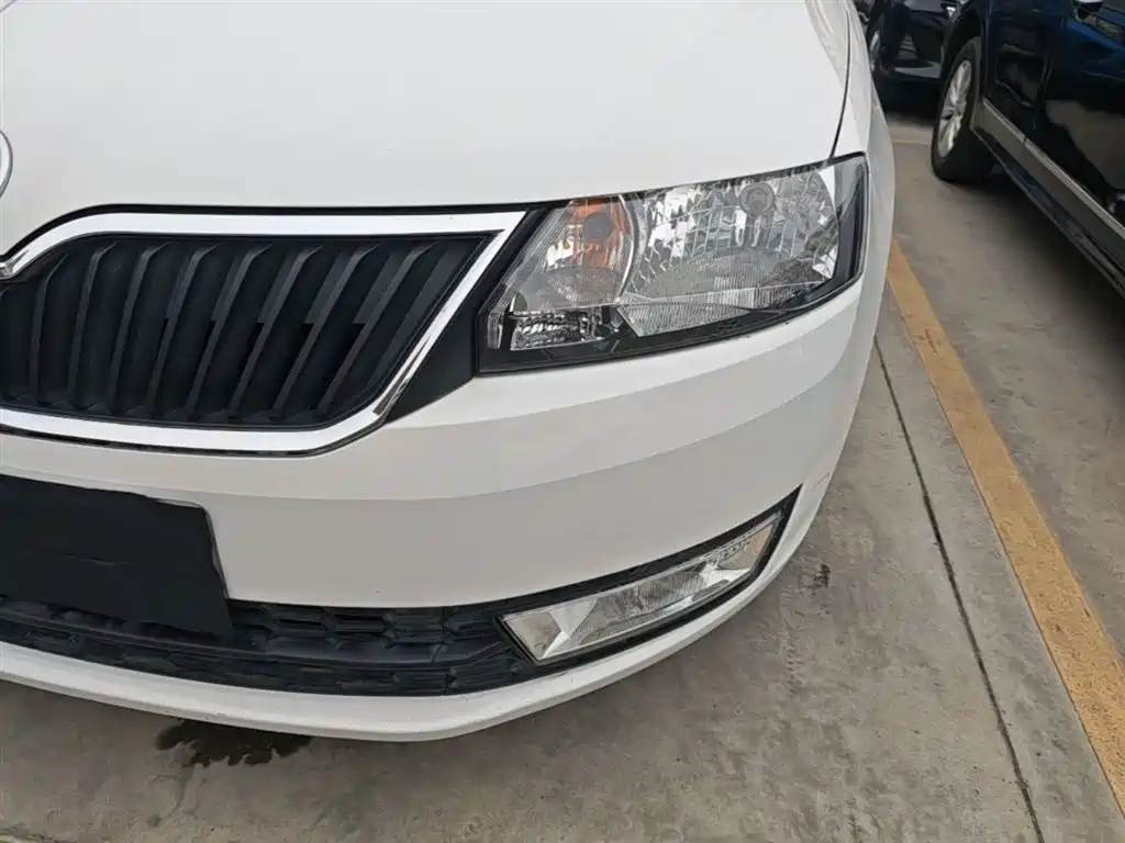 Skoda Rapid 2017 — фото 24