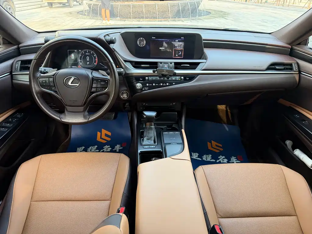 Lexus ES 2020 — фото 12