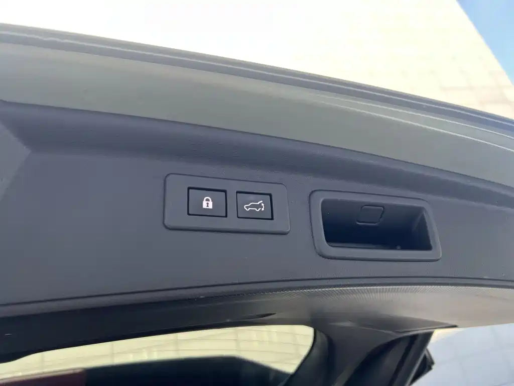 Subaru Forester 2018 — фото 11