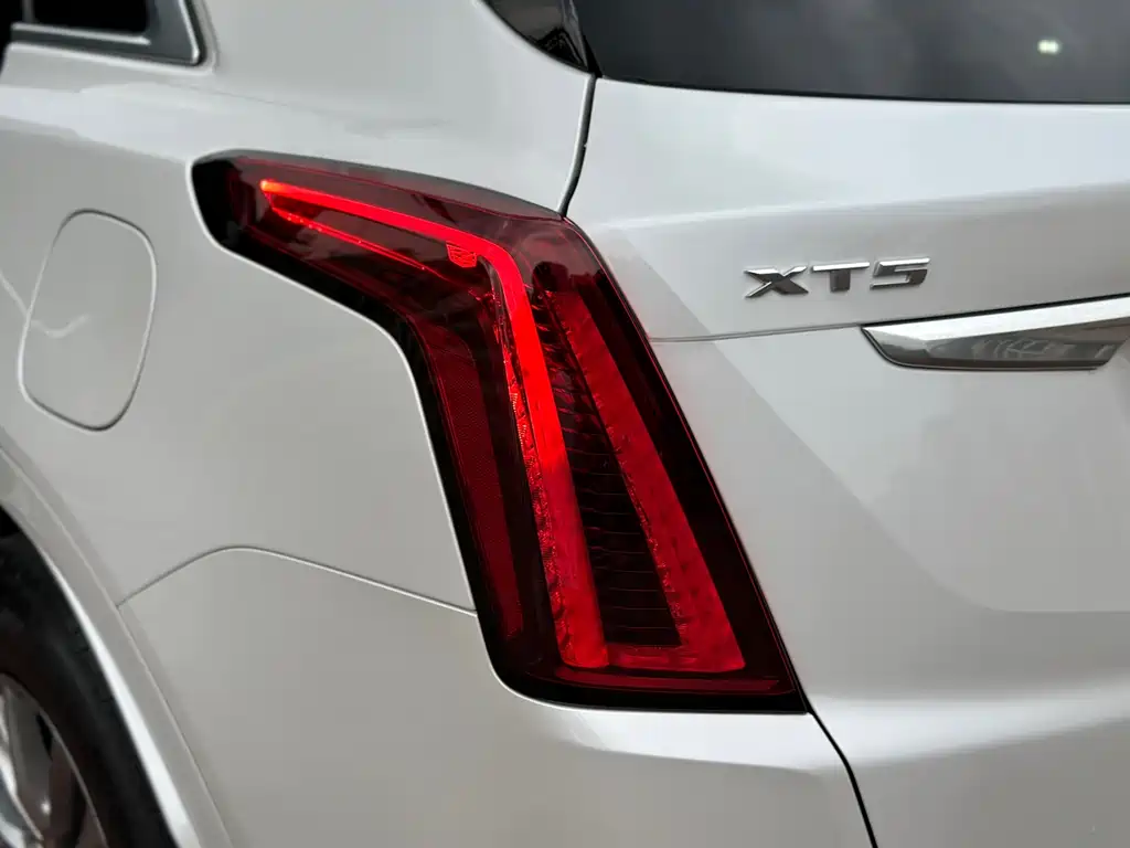 Cadillac XT5 2020 — фото 11