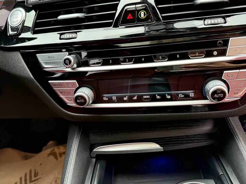 BMW 5 Series 2021 — фото 11