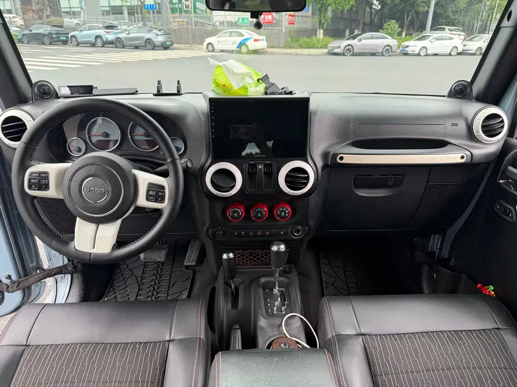 Jeep Wrangler 2012 — фото 14