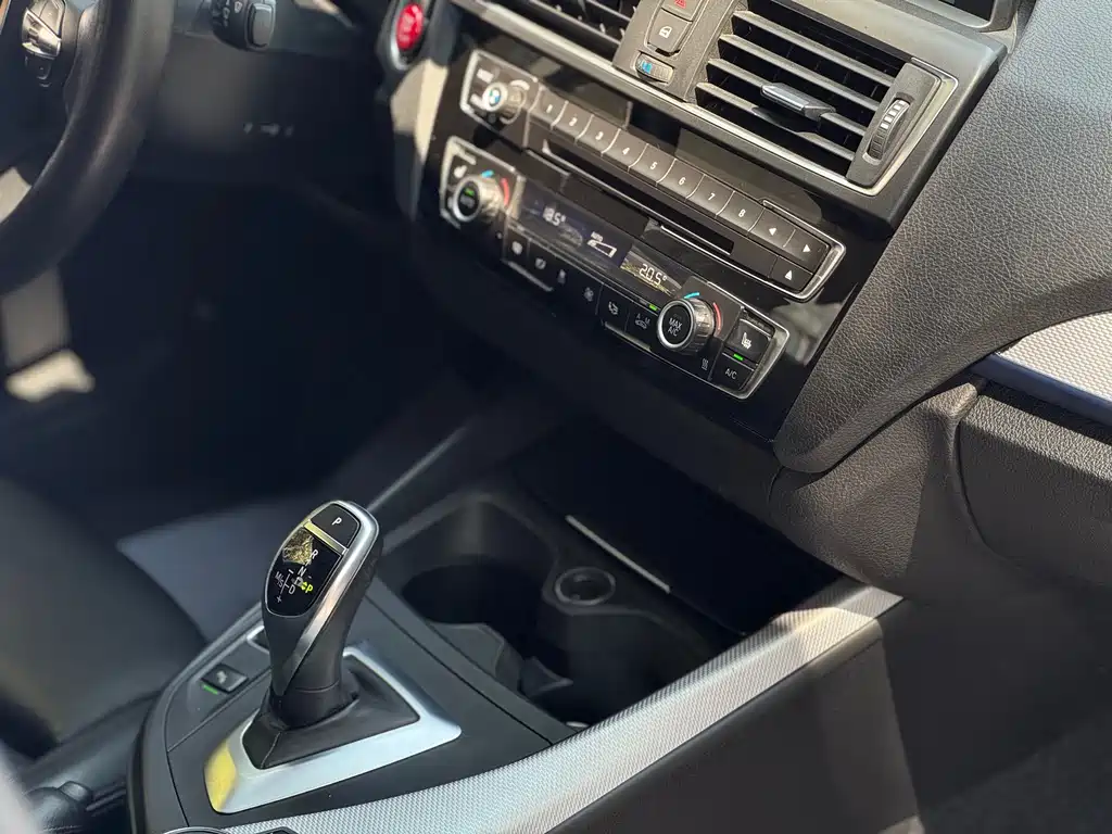 BMW 1 Series 2017 — фото 10