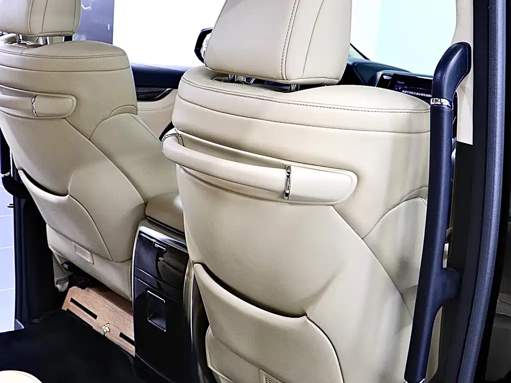 Toyota Alphard 2022 — фото 17
