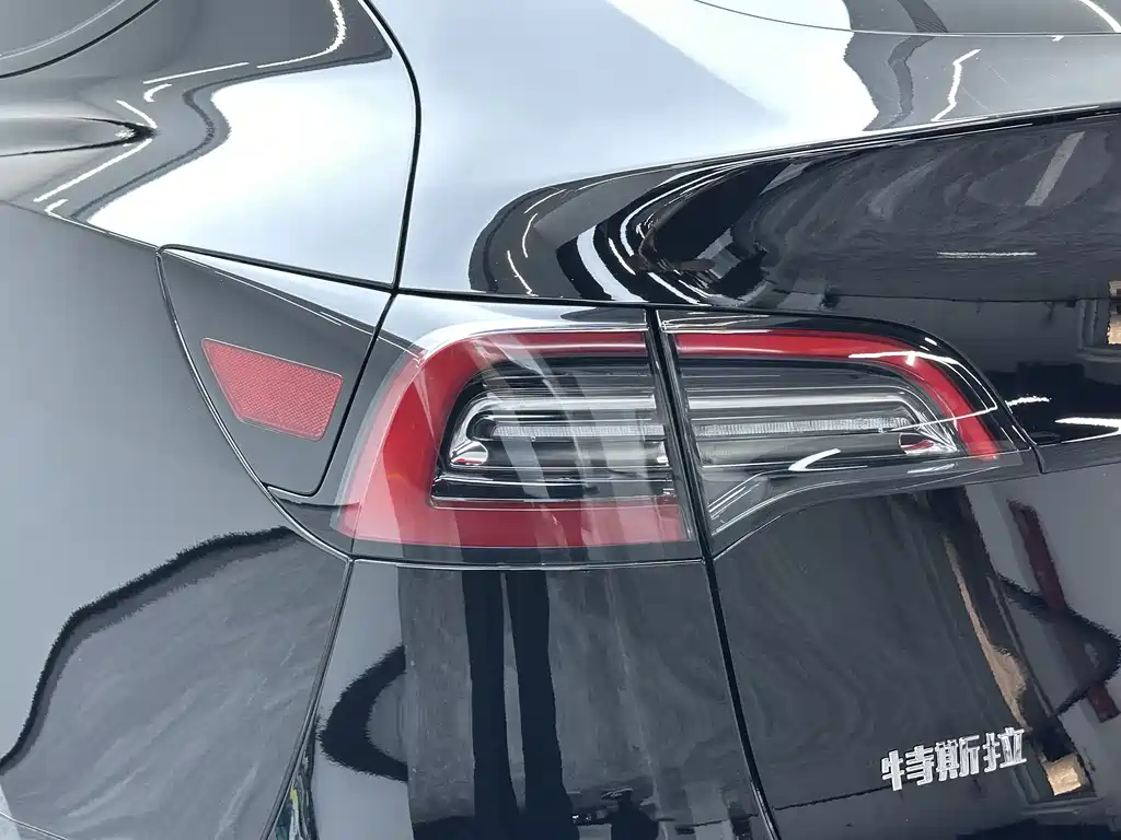Tesla Model Y 2023 — фото 12