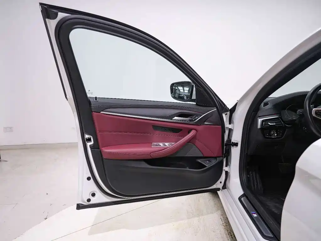 BMW 5 Series 2022 — фото 15