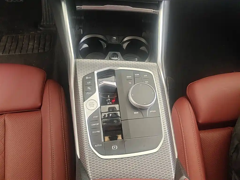 BMW 3 Series 2025 — фото 14