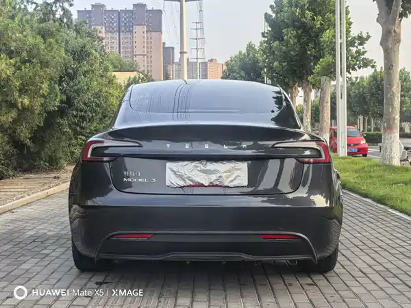 Tesla Model 3 2024