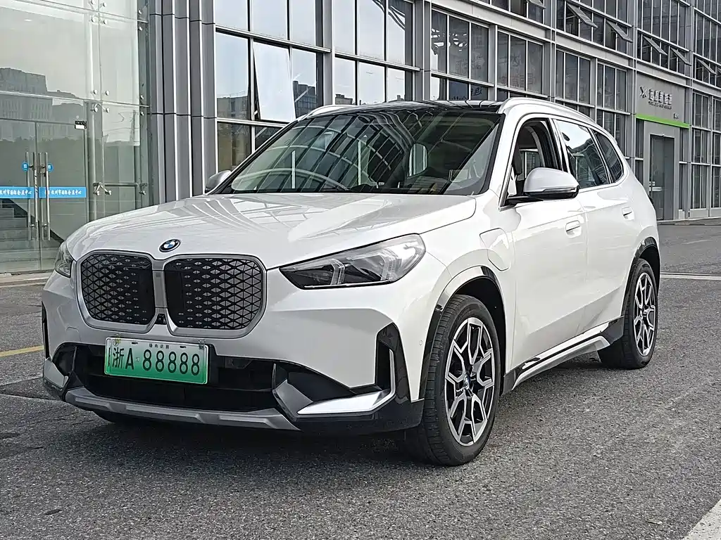 BMW iX1 2023 — фото 1