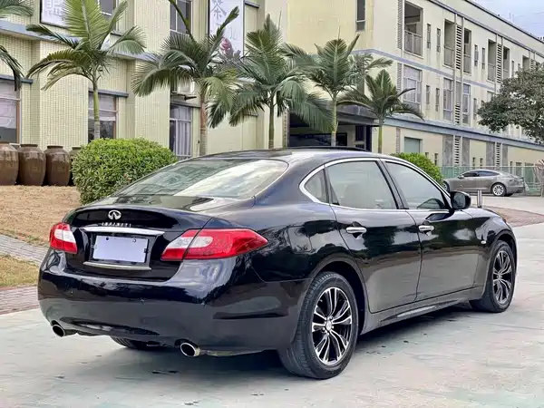 Infiniti M Series 2012
