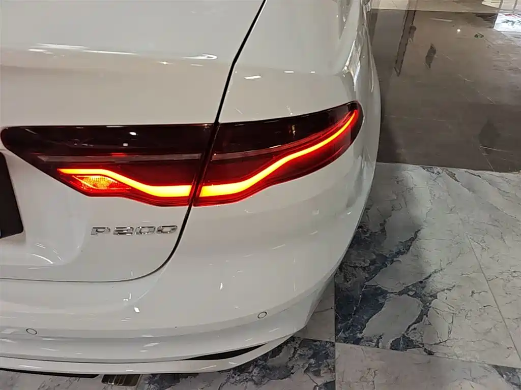 Jaguar XEL 2020 — фото 8