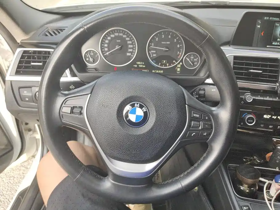 BMW 3 Series 2018 — фото 15