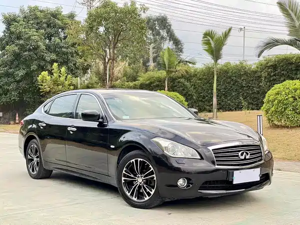 Infiniti M Series 2012