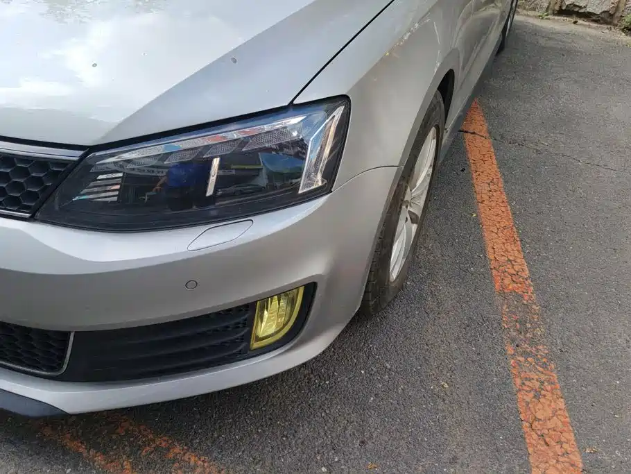Volkswagen Sagitar 2015
