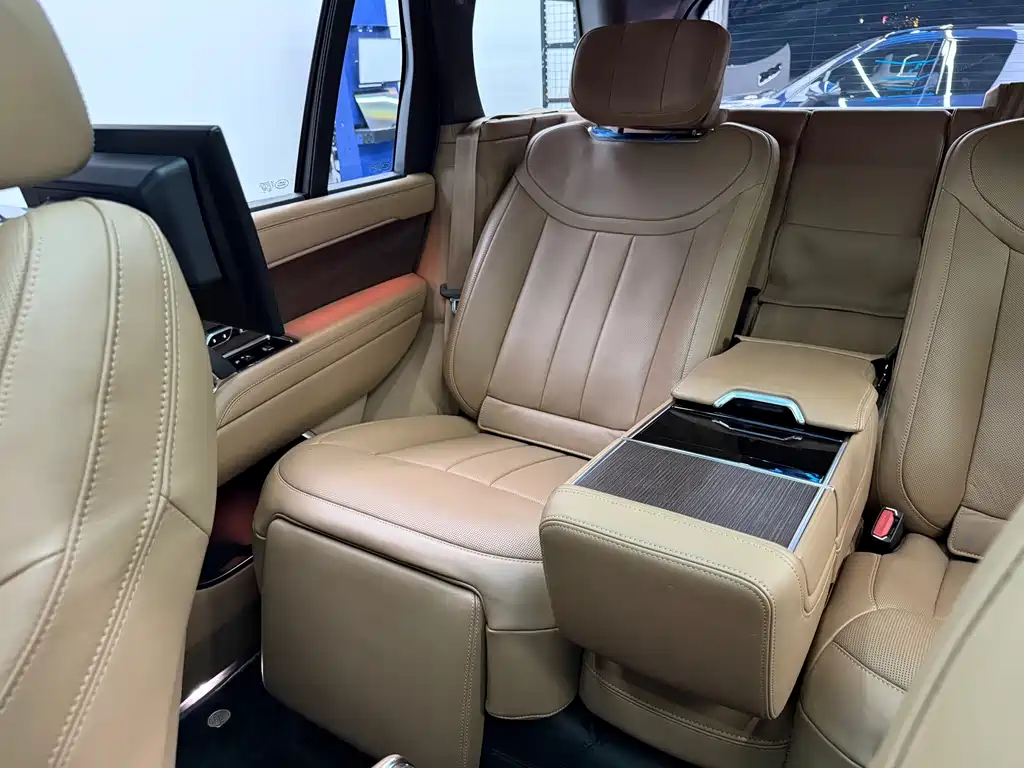 Land Rover Range Rover 2023 — фото 12