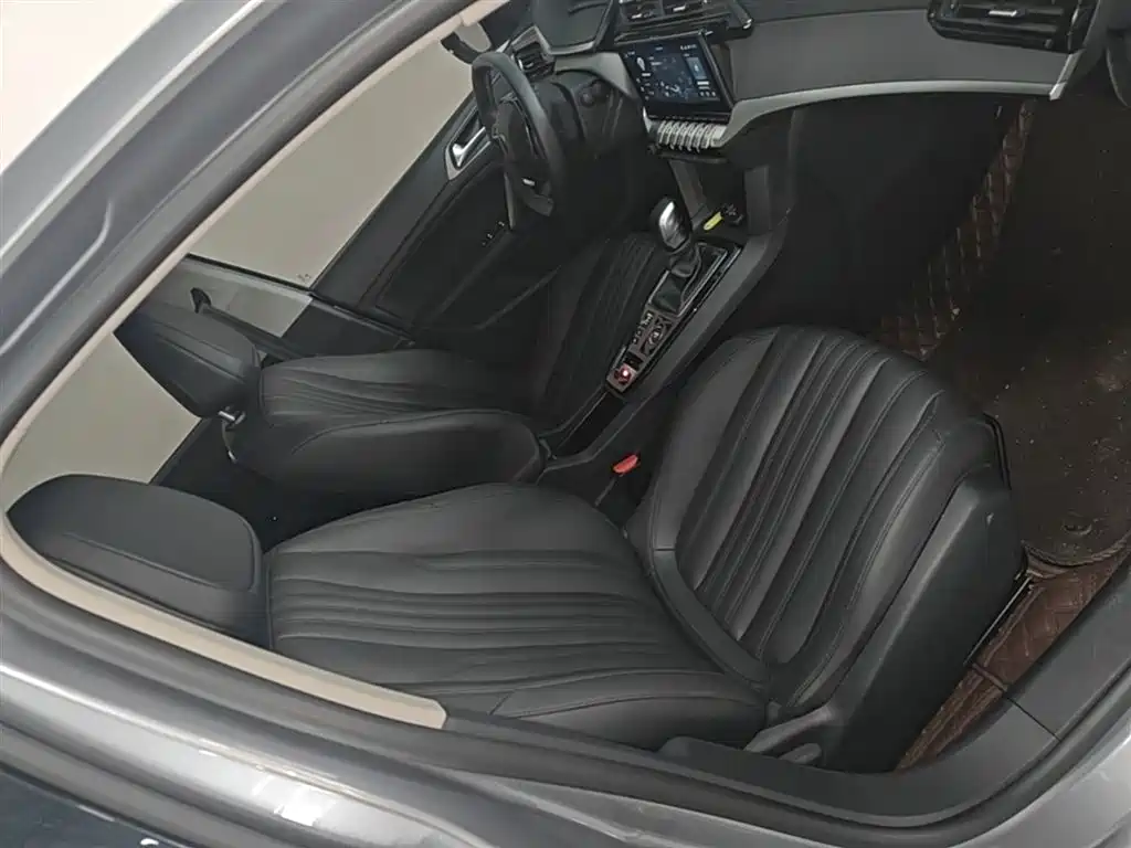 Peugeot 408 2025 — фото 25
