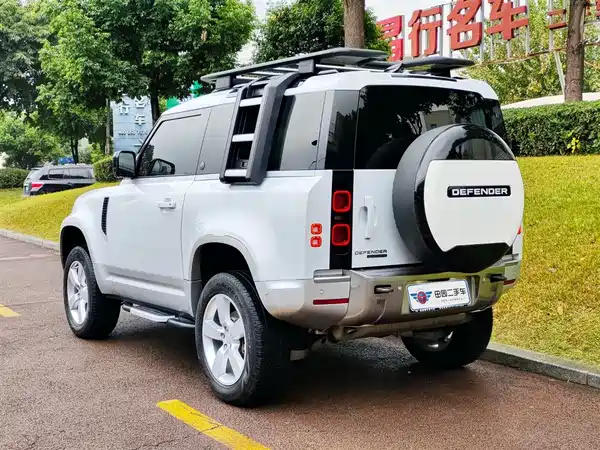Land Rover Defender 2022