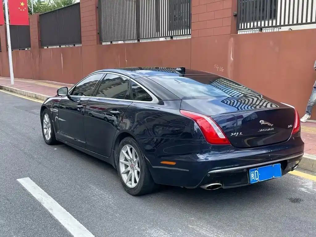 Jaguar XJ 2017 — фото 7
