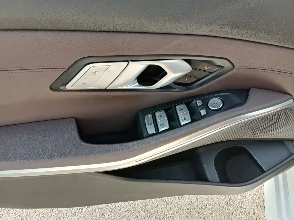 BMW 3 Series 2019 — фото 13