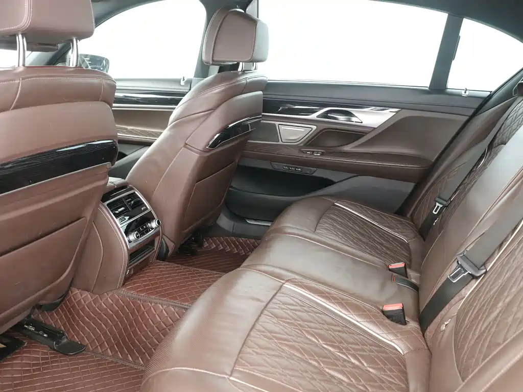 BMW 7 Series 2019 — фото 10