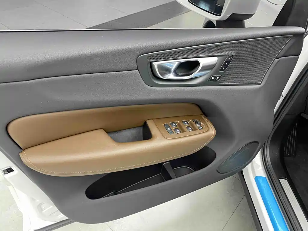 Volvo XC60 2024 — фото 15