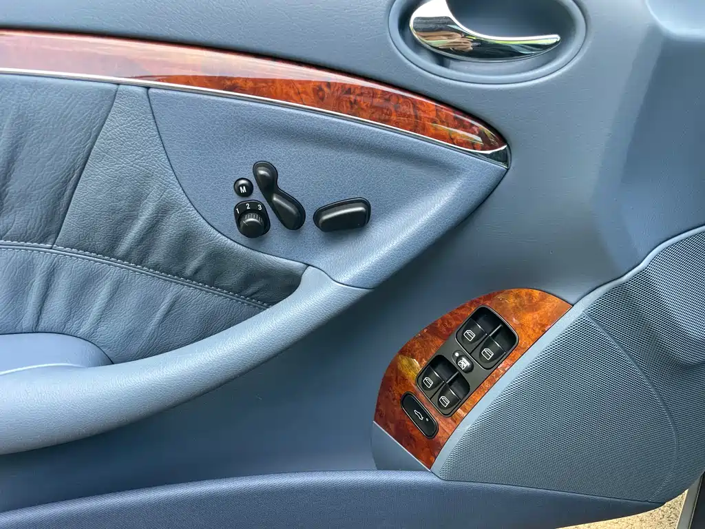 Mercedes-Benz CLK-Class 2004 — фото 11