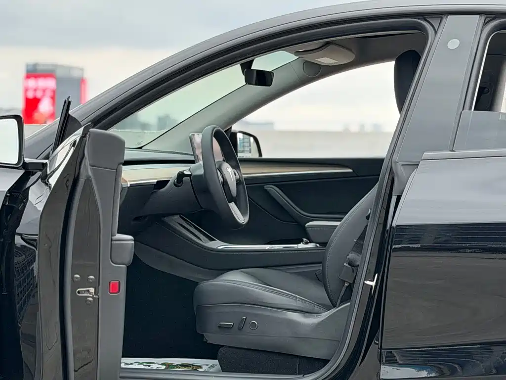 Tesla Model Y 2022 — фото 15
