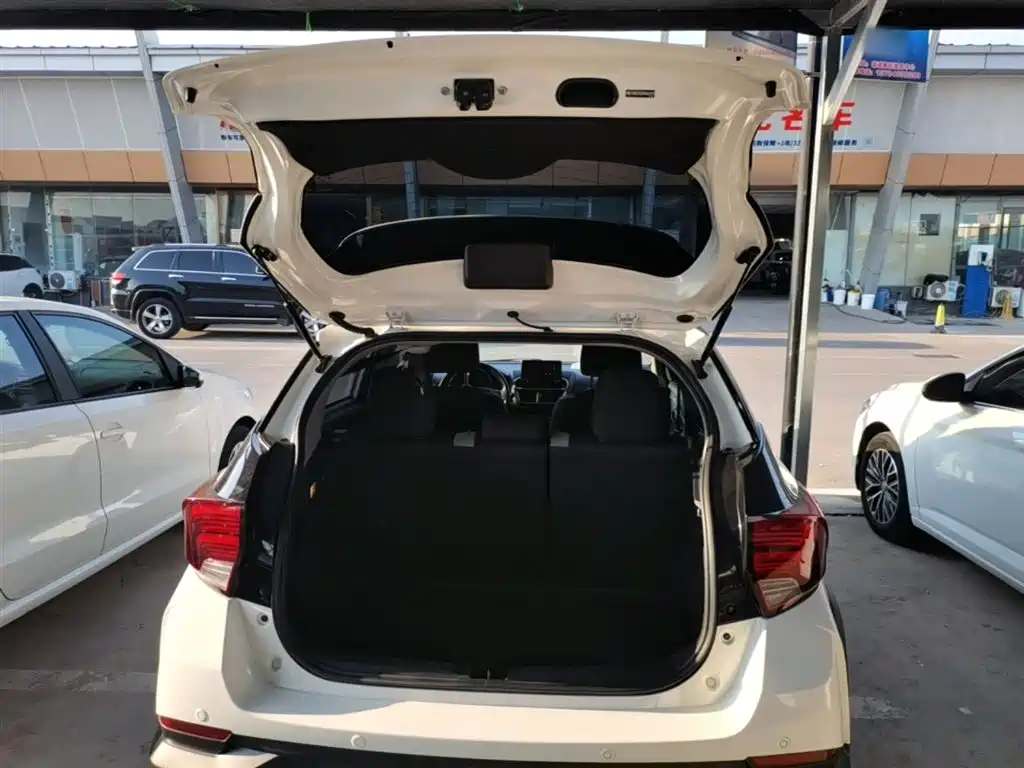 Toyota Yaris L 2019 — фото 19
